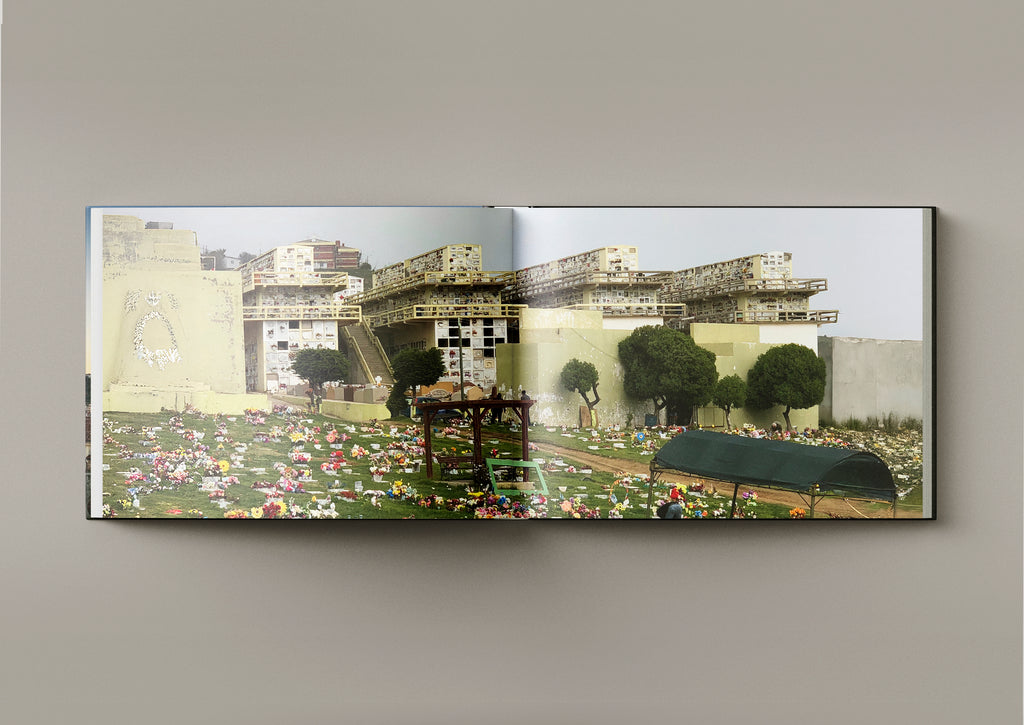 <strong>URBAN LENS </strong> <br> A photo diary of an architectural traveler <br><strong>Dennis Pieprz</strong> Photographs