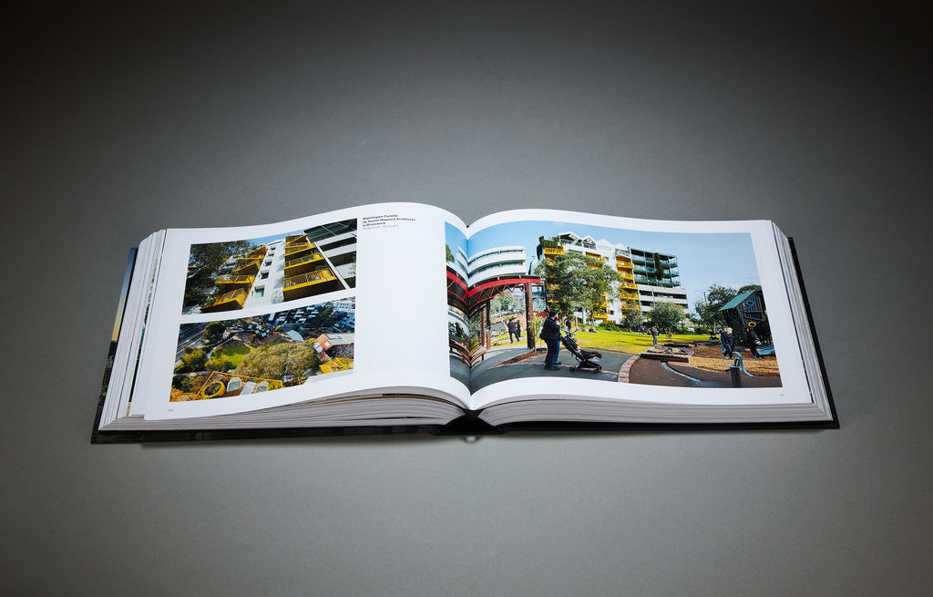 <strong>URBAN LENS </strong> <br> A photo diary of an architectural traveler <br><strong>Dennis Pieprz</strong> Photographs